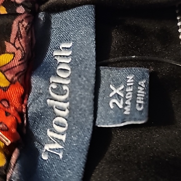 Modcloth Silky Lined Paisley Print Plus Size Skirt w Side Zip & Front Slit - Picture 3 of 17